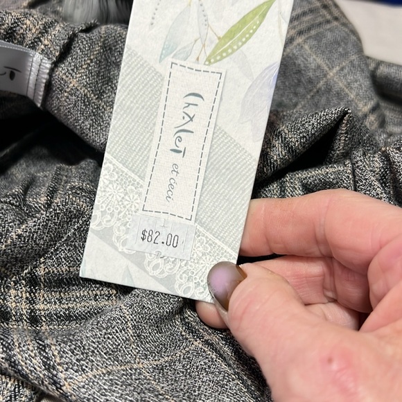 CHALET NWT Pull On Cropped Gray Plaid Wide Leg Pant Size M - Picture 7 of 10
